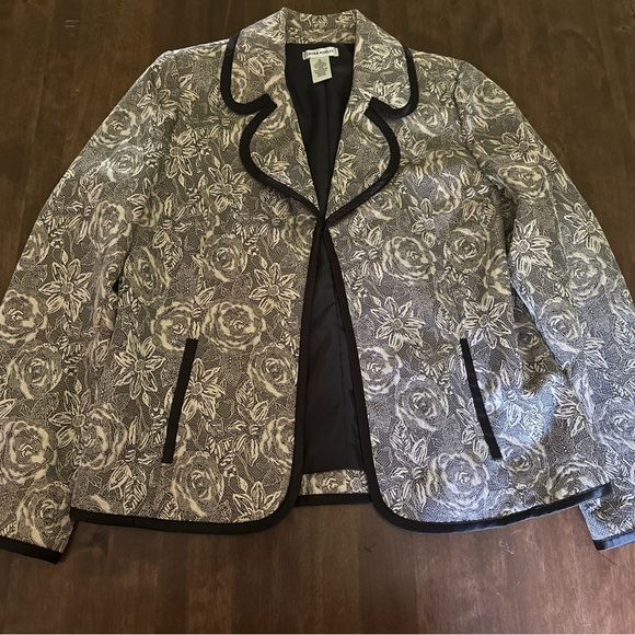 Laura Ashley Jackets & Blazers - Laura Ashley Blazer Tapestry Jacket Womens M Floral Black Gold Party Office